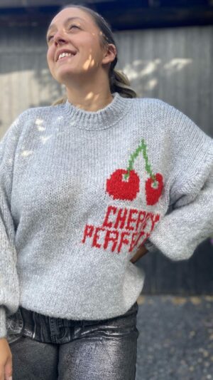 Pull « cherry perfect » gris