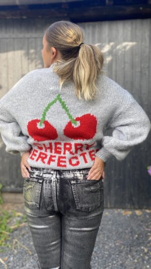 Pull « cherry perfect » gris